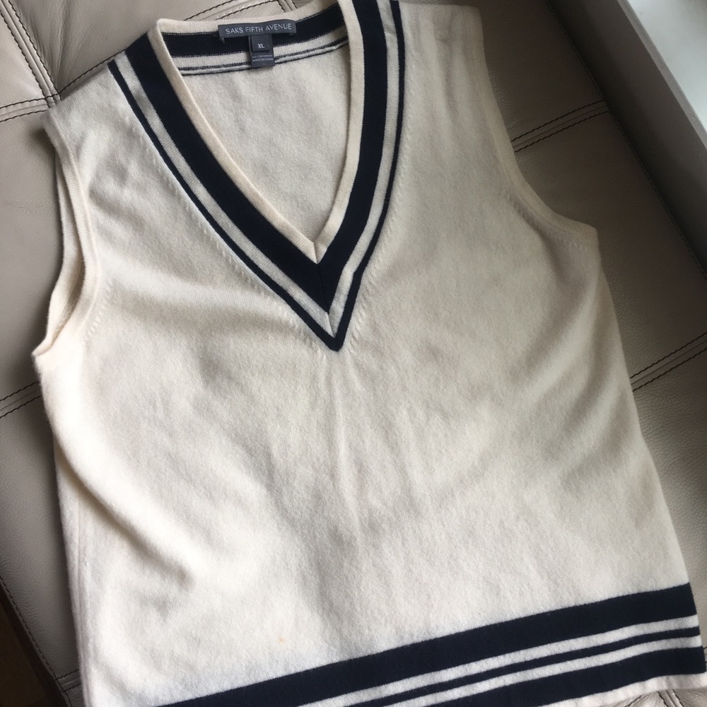 Saks fifth avenue 100%cashmere vest